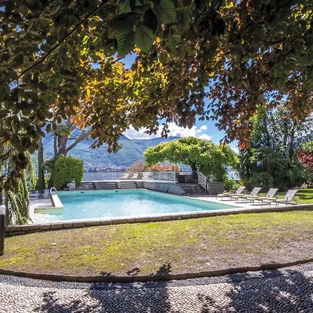 Perched Above The Gleaming Waters Of Lake Como With Modern Comforts 別荘 *