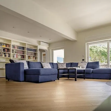 Feriehus Perched Above The Gleaming Waters Of Lake Como With Modern Comforts *