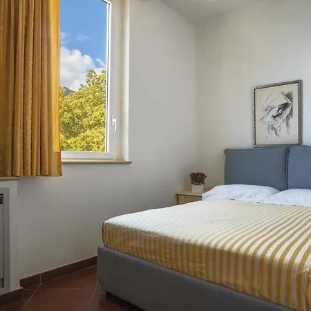 בית נופש Perched Above The Gleaming Waters Of Lake Como With Modern Comforts צ'רנוביו